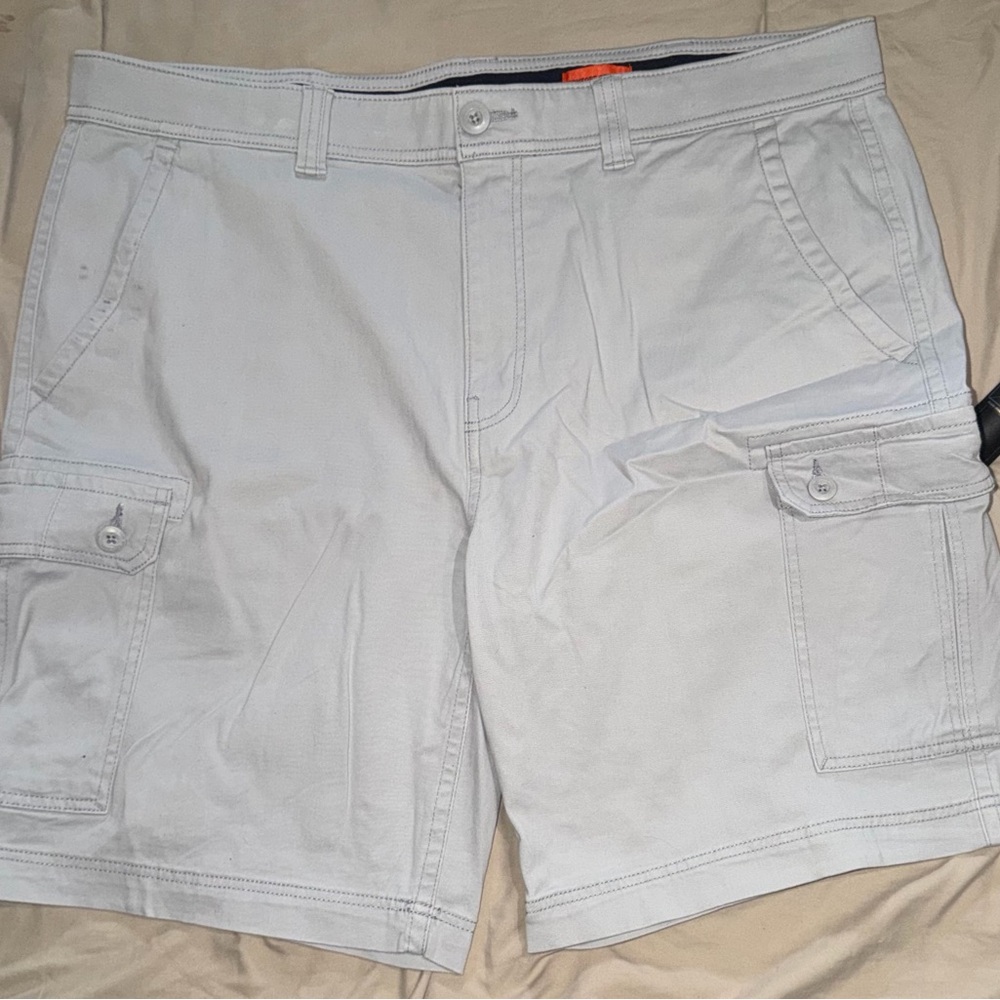 Men's Cargo Shorts in Light Gray - Classic Casual Style